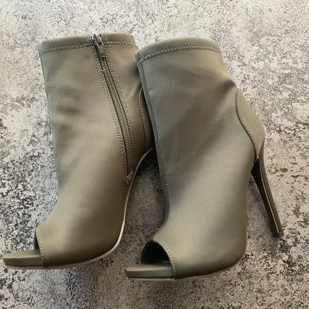“CORA”style:ankle booties